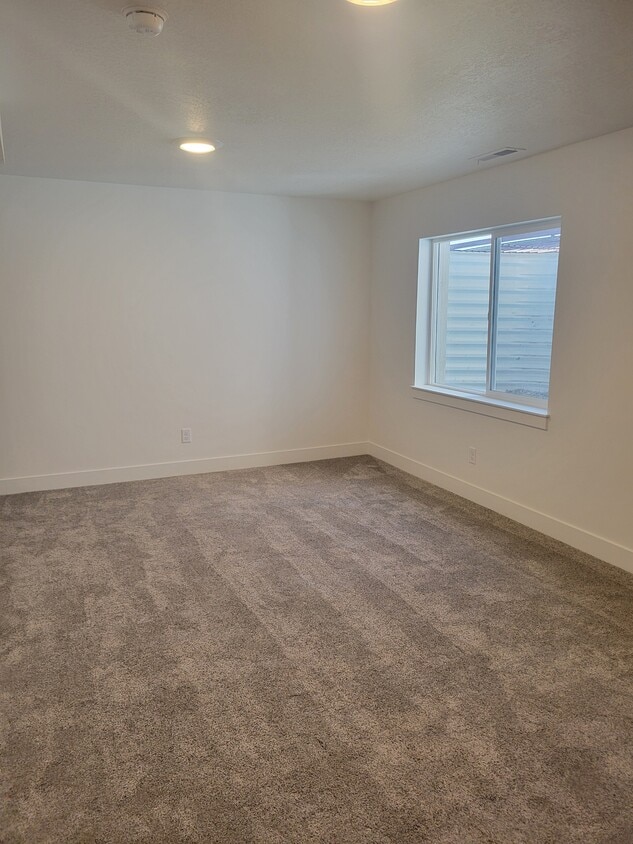 Building Photo - 116 E 730 N