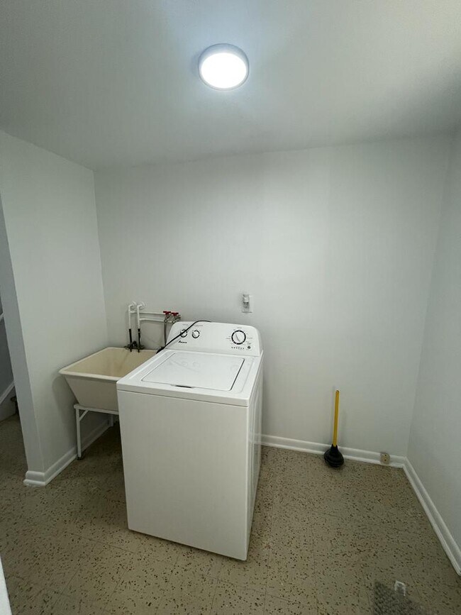 Building Photo - 59 Furber Ave