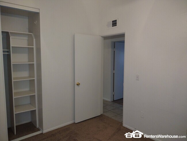 Foto del edificio - 2515 S Maple Ave