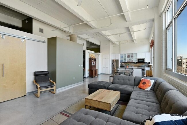 Foto del edificio - 700 N Washington Ave