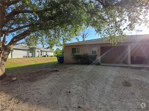 Building Photo - 133 Meadow Rd