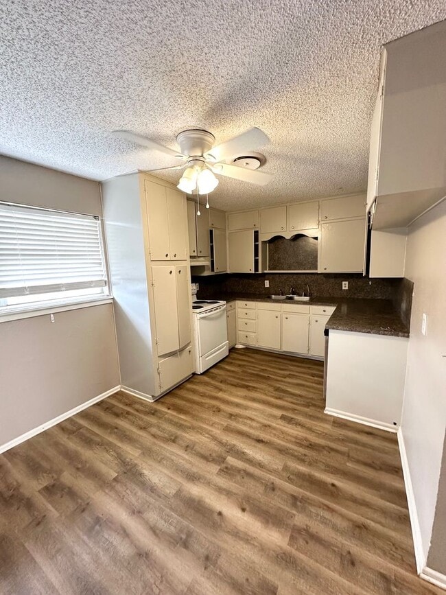 Foto del edificio - 3 Bed 2 Bath Home Ready To Rent ASAP!