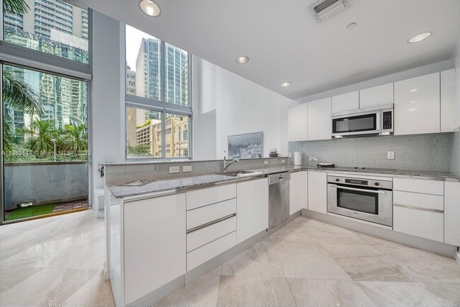 Building Photo - 1060 Brickell Ave