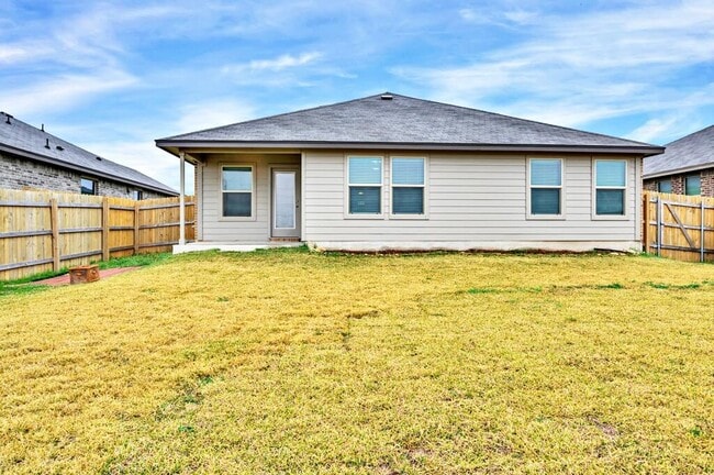 Building Photo - 2920 Skinner Dr