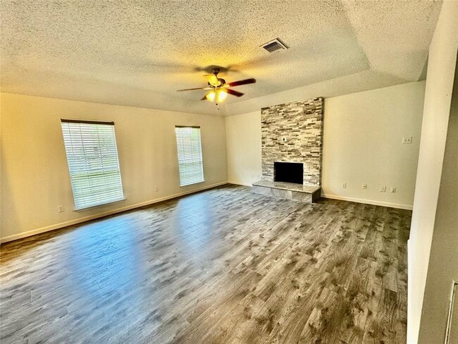 Foto del edificio - 2511 Maple Tree Ct