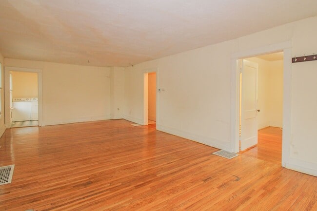Building Photo - 1721 Cliff Dr