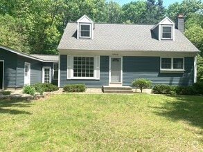 Building Photo - 10869 Woodbushe Dr SE