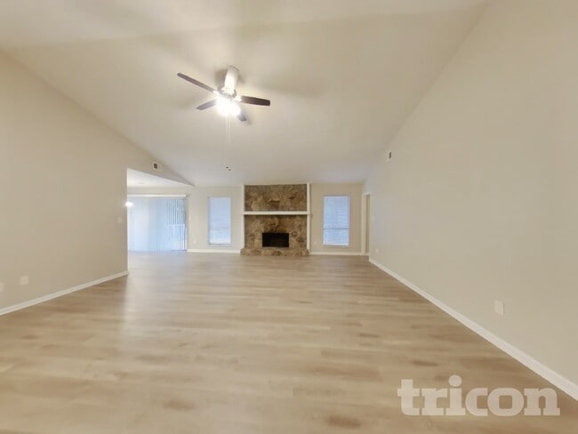 Building Photo - 1527 Flat Rock Rd