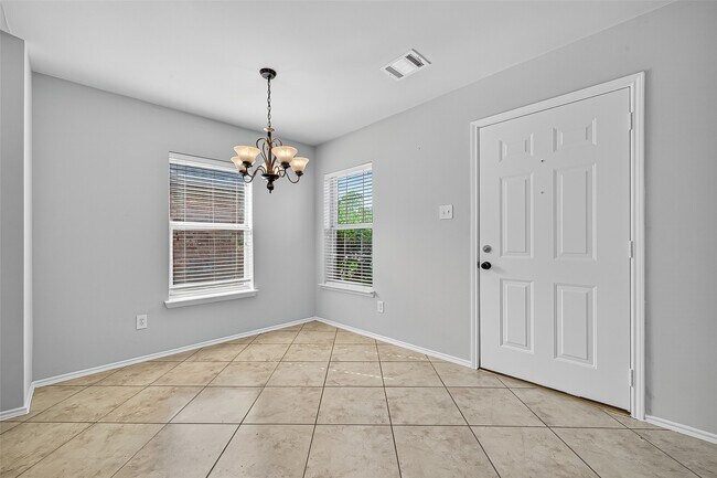 Foto del edificio - 7618 Village Mill Ln
