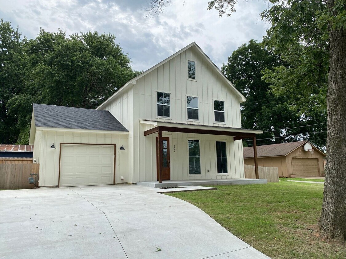 Primary Photo - Beautiful home for rent in Coweta!!