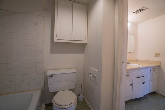 Building Photo - NW OKC 4-PLEX