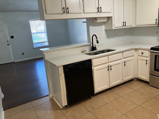 Foto del edificio - 7054 Foxhall Dr