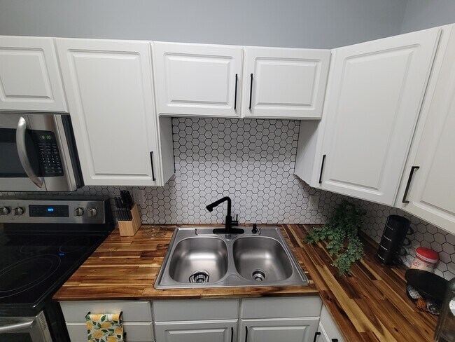 Building Photo - 2818 N Capitol Ave