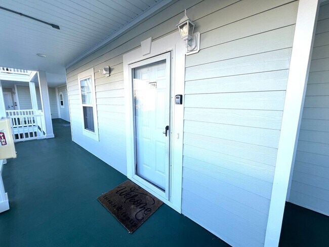 Building Photo - Second-Floor Furnished Condo with One Bedroom at Magnolia North! Available Now!