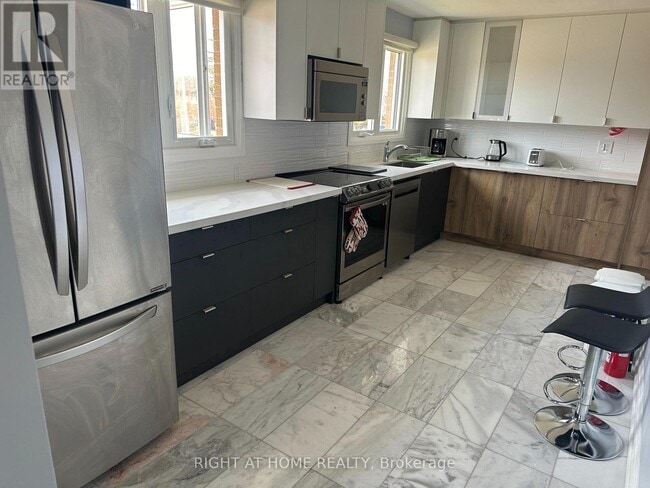 Building Photo - 4076 Woodington Dr