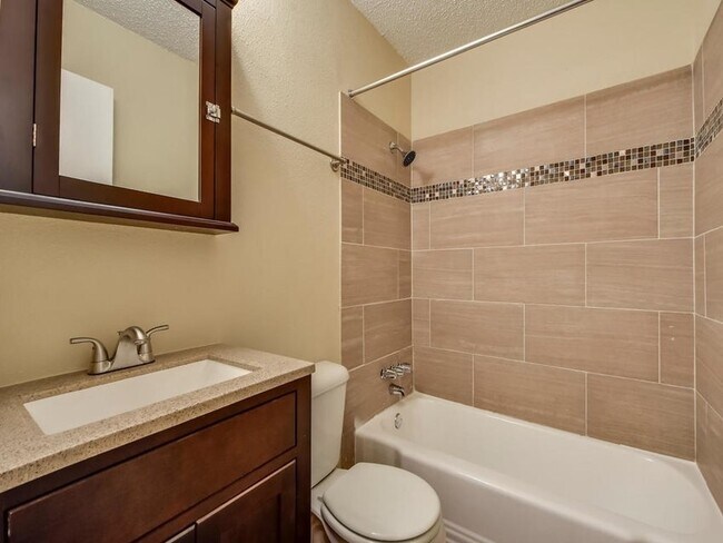 Foto del edificio - East University Place #118 ***1st month RENT FREE