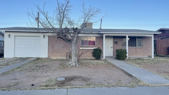 Foto del edificio - 9224 Montgomery Dr