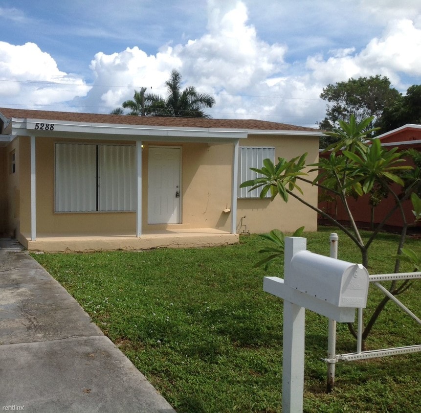 Primary Photo - 5288 N Andrews Ave