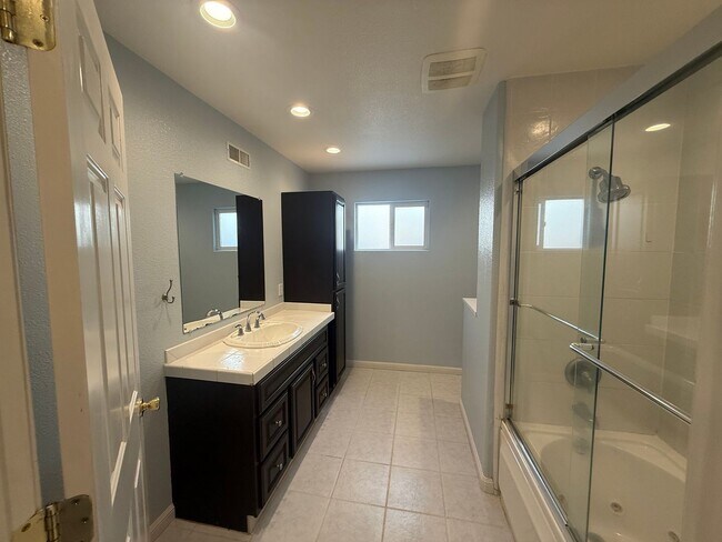 Building Photo - BLOSSOM VALEY 3 BEDROOM HOME W/POOL, SINGLE LEVEL.