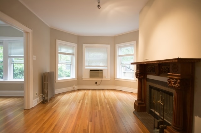 Building Photo - 539 W Brompton Ave