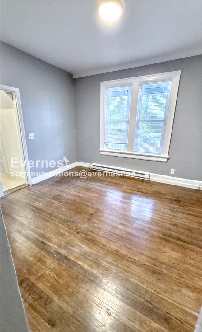 Building Photo - 32 Woodlawn Dr