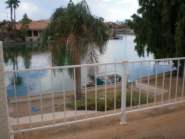Building Photo - 3453 S. ASHURST--Waterfront 4 Bed 2 Bath w...