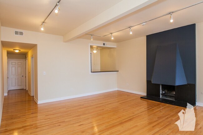 Building Photo - 1425 N Dearborn St