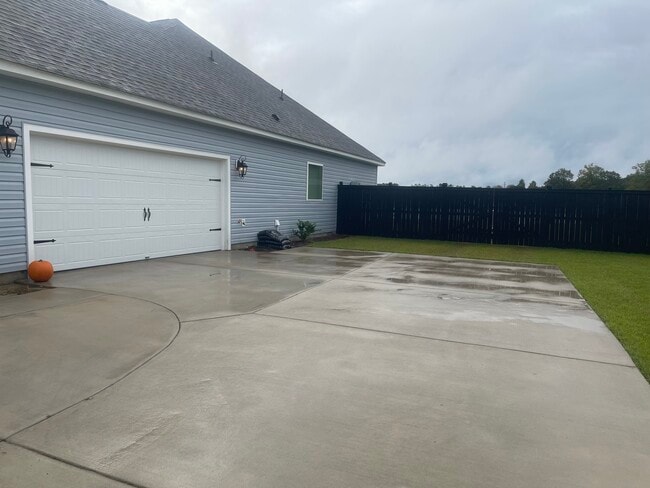 Building Photo - 143 Westfield Dr