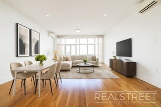 Building Photo - LUXURY 2 Bed LOFT in Queens!