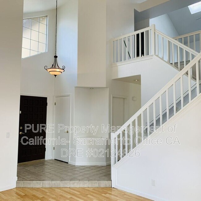Building Photo - 5004 Hidden Meadow Way