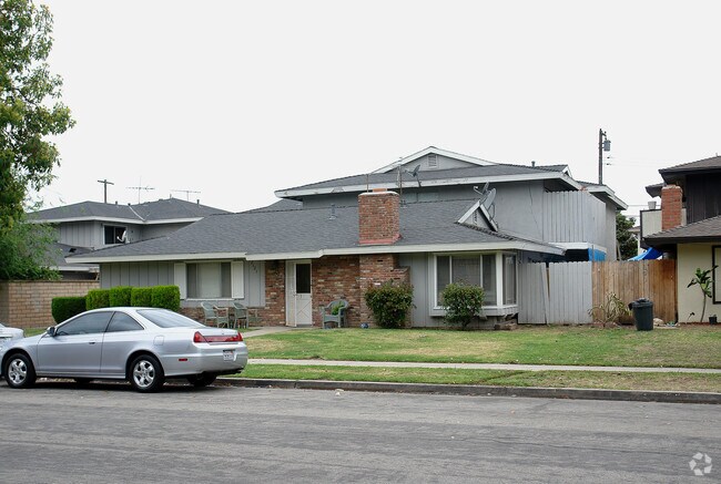 Building Photo - 12121 Laguna St