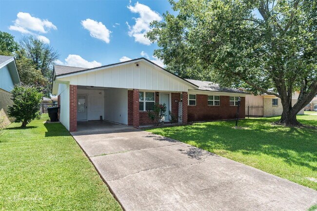 Foto del edificio - "Charming 3-Bedroom Home with 1400 Sq Ft of Cozy Living Space in Bossier City!"