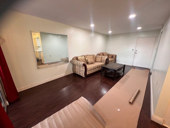 Foto del edificio - 4501 Peck Rd