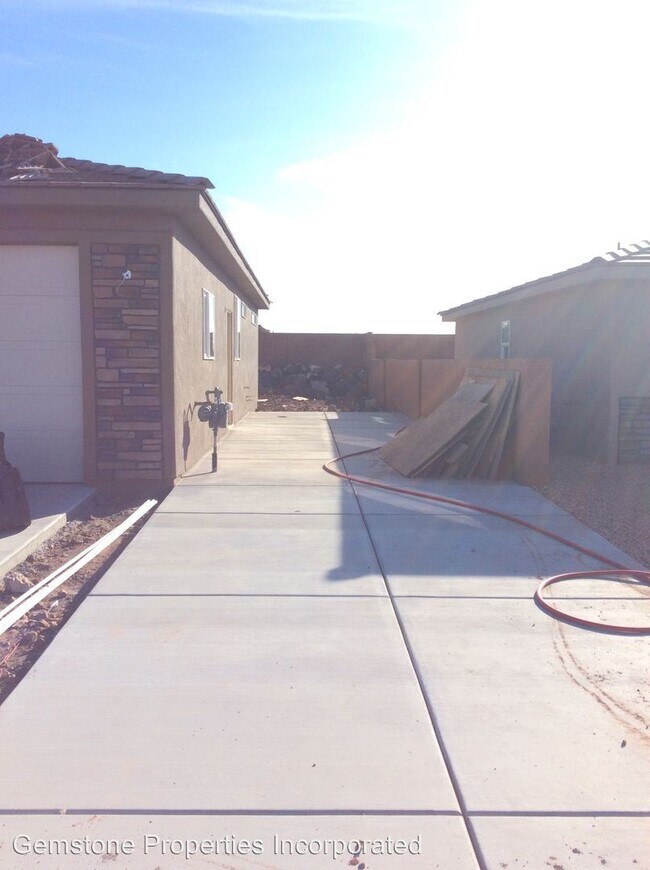 Building Photo - 3 br, 2 bath House - 2747 West 410 North