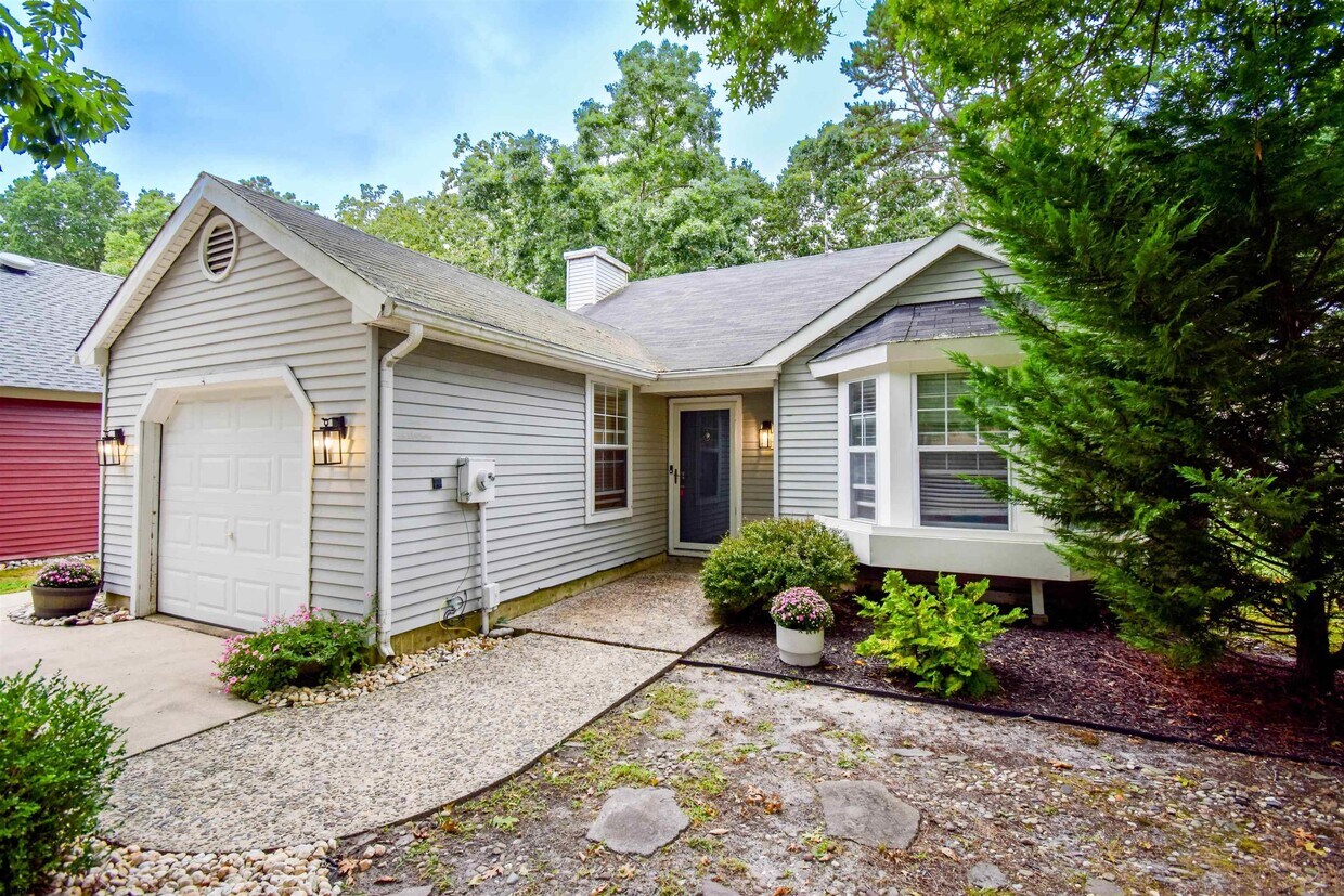 Foto principal - 712 Eagle Point Ct