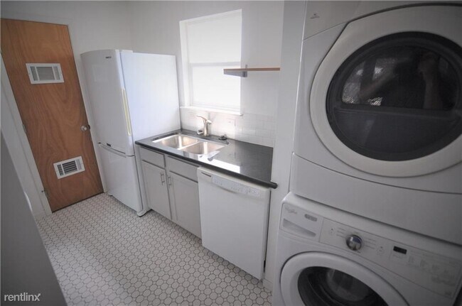 Building Photo - 2 br, 1 bath Condo - 1909 Leona St Apt 101