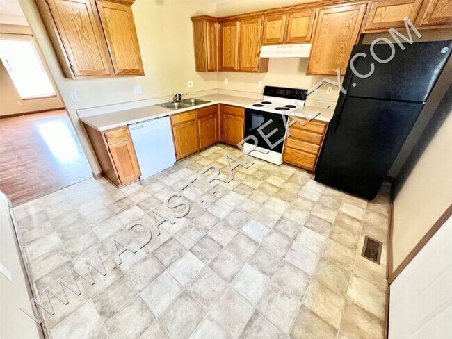 Foto del edificio - Spacious Gardner Duplex-Available in NOVEMBER!!