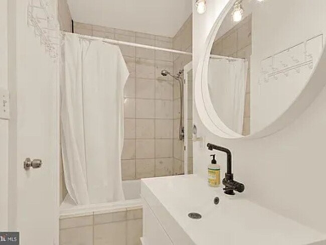 Foto del edificio - 1835 Mintwood Pl NW