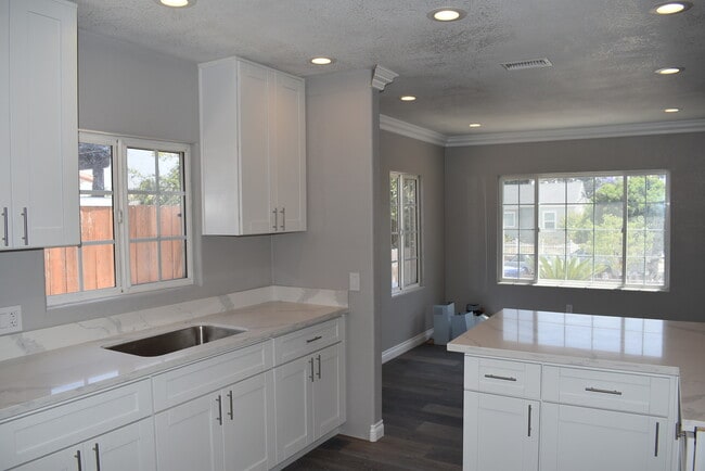 Building Photo - 3 Bedroom Remodeled Home in San Diego