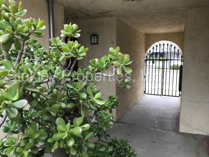 Primary Photo - 2701 Lincoln Ln