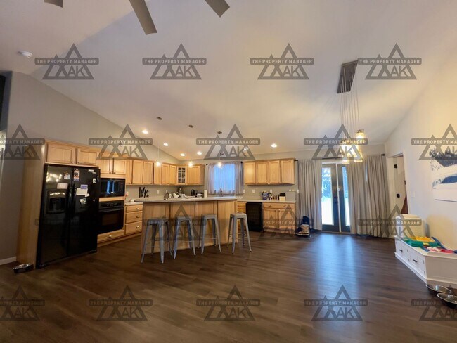 Foto del edificio - 3BR/2BA North Pole Home with Office & 2-Car Garage