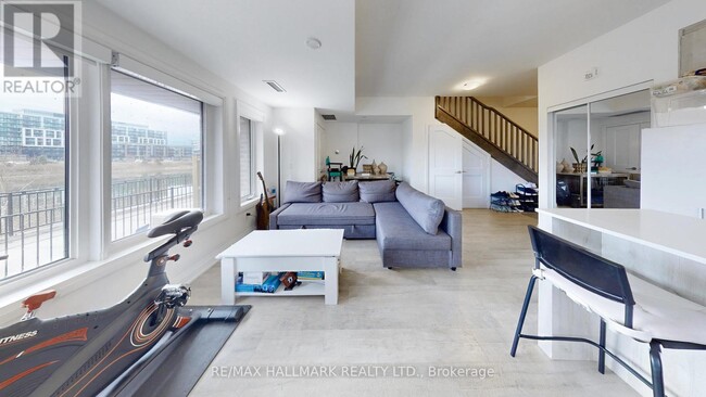Photo du bâtiment - 155-155 Downsview Park Blvd