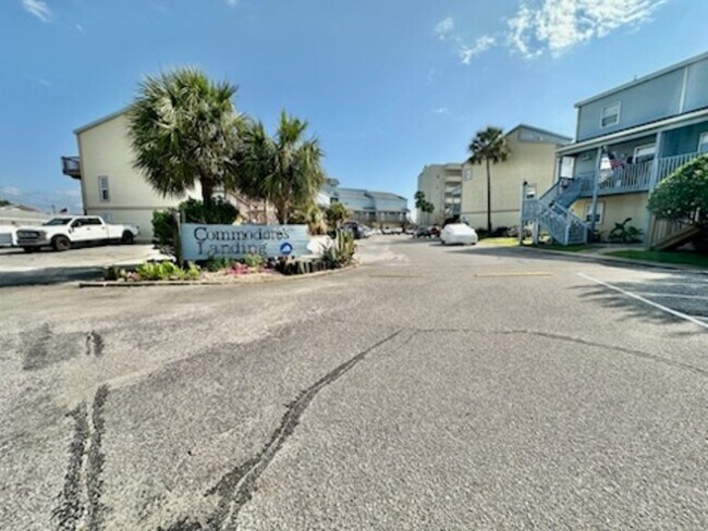 Foto del edificio - 330 Bluefish Dr