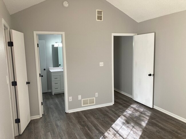 Building Photo - 2107 Highridge Dr