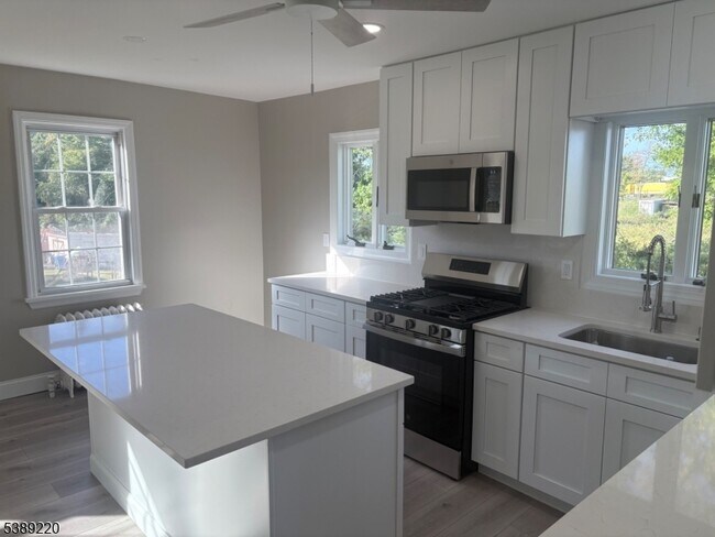 Foto del edificio - 428 Highland Ave