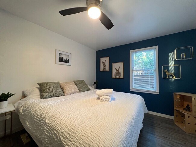 Building Photo - 211 Lessin Ln