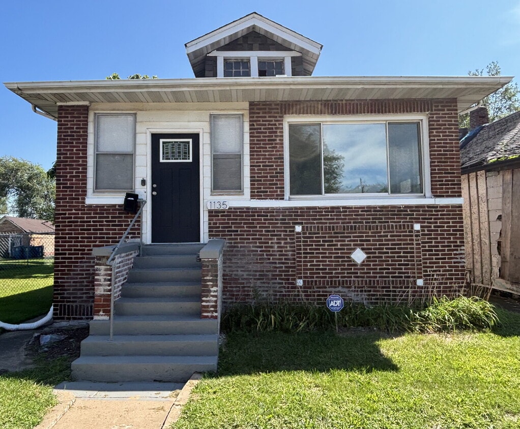 Primary Photo - 3-bed gem for rent in Gary!