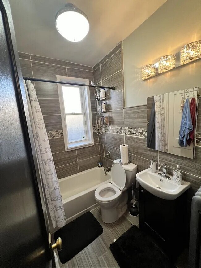 Foto del edificio - 6830 S Paxton Ave