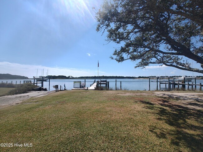 Foto del edificio - 174 Cedar Point Blvd