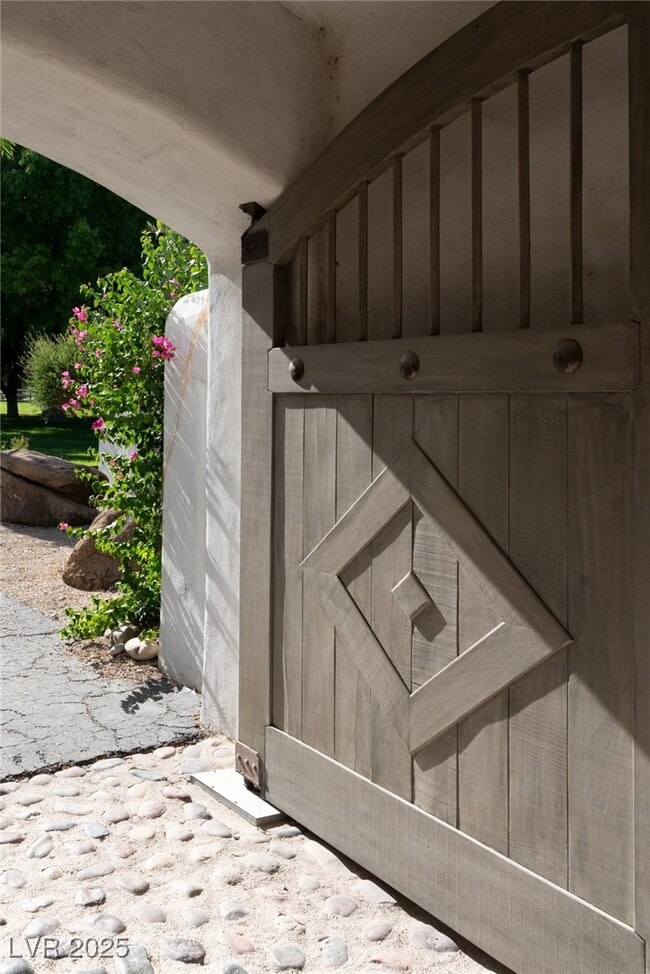 Building Photo - 7330 N Rainbow Blvd